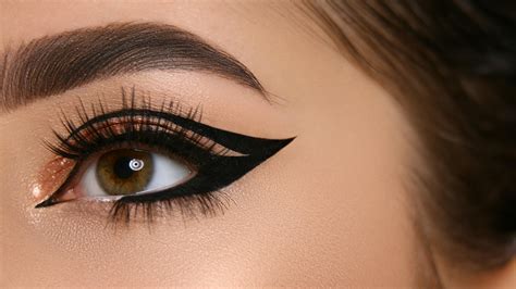 Achieve Flawless Symmetry with Magic Flick Eyeliner